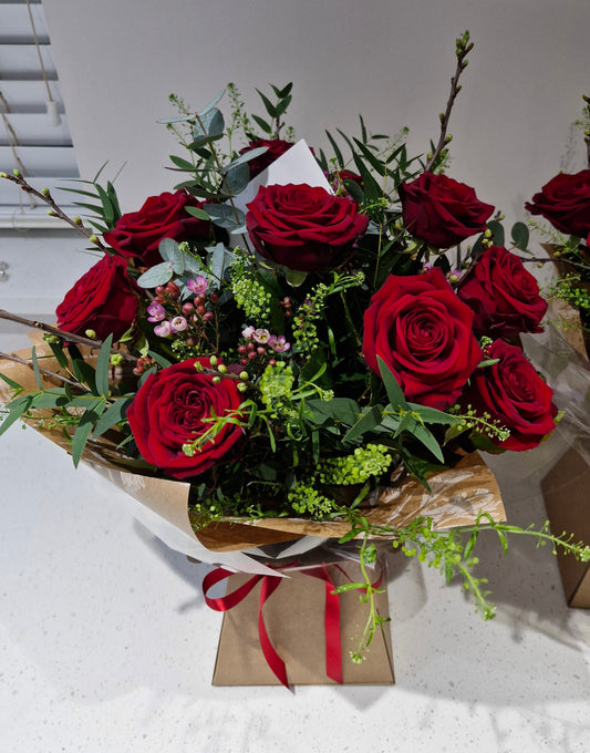 12 Red Rose Valentines Day Handtie